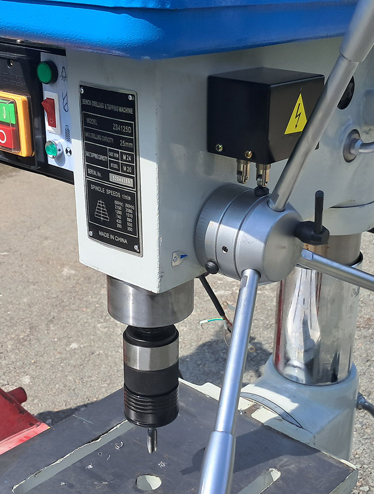 Máy khoan ta rô ZS4215D