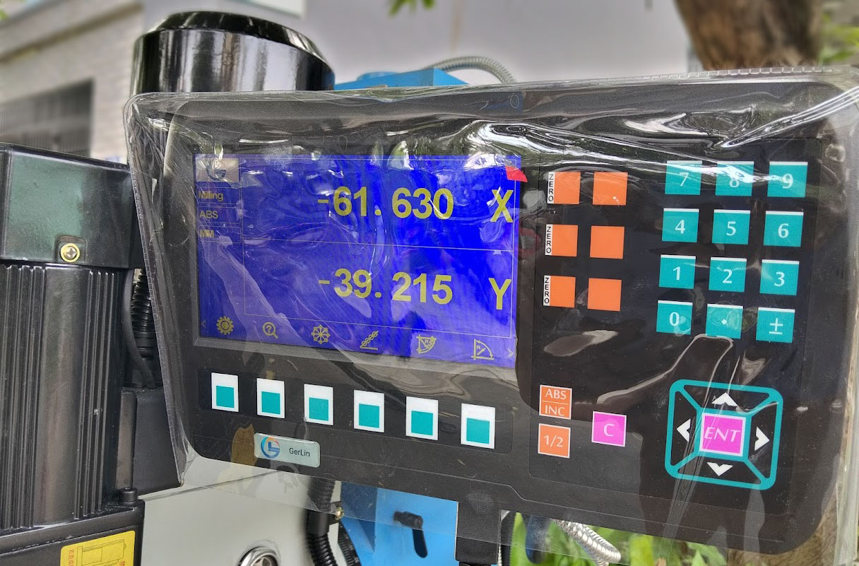 Thước quang SINO trên máy khoan phay ZX7045C