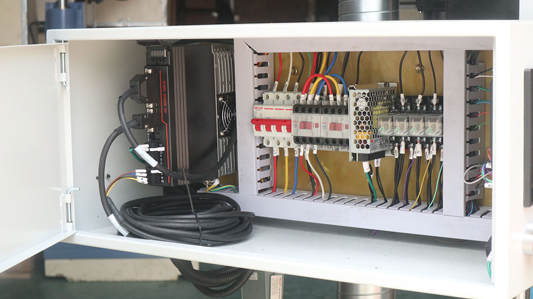 Tủ điện của máy khoan tự động sero hiệu Unifast model ASD-14