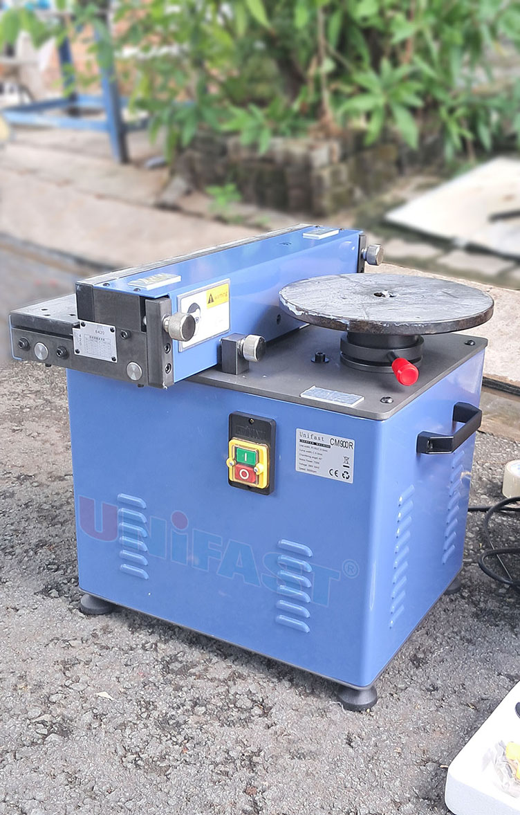 Máy vát mép Unifast CM900R